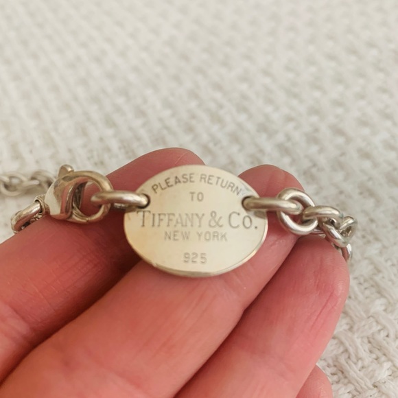 Return to Tiffany Oval I.D. Necklace - Picture 3 of 5